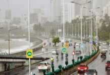 Mumbai Businesses Prepare for Heavy Rain Alert|