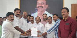 “ఎంపీ ఈటల రాజేందర్ను కలిసిన సాయిబాబా నగర్ కాలనీ ప్రతినిధులు.”|