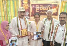 తెలుగులో వంద మార్కులు సాధించిన విద్యార్థినులకు సన్మానం|