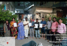 డివిజన్లో SIR ఎనిమరేషన్ ఫామ్లు పంపిణీ చేసిన కార్పొరేటర్|