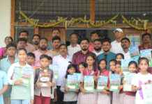 ఆసిఫాబాద్: మోడల్ స్కూల్ విద్యార్థులకు పుస్తకాల పంపిణీ|