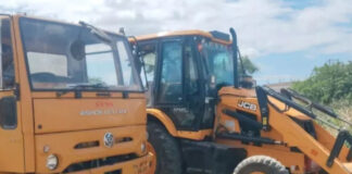 టిట్కో సమీప చెరువులో అక్రమ మట్టి తరలింపు ఆరోపణలు.|