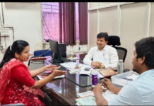 “పెండింగ్ పనులకు వేగం పెంచండి.. ఈఈ వెంకటేష్ను కోరిన శాంతి శ్రీనివాస్ రెడ్డి”.|