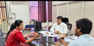 “పెండింగ్ పనులకు వేగం పెంచండి.. ఈఈ వెంకటేష్ను కోరిన శాంతి శ్రీనివాస్ రెడ్డి”.|