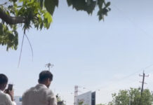 కరీంనగర్ : యువతి పైకి దూసుకెళ్లిన క్రేన్…!