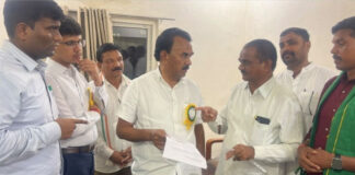 పోడు రైతుల సమస్యలపై జిల్లా ఇంచార్జ్ మంత్రి గారికి వినతిపత్రం అందించిన మాజీ డీసీసీ అధ్యక్షుడు విశ్వప్రసాద్ రావు గారు, మాజీ ఎమ్మెల్యే ఆత్రం సక్కు