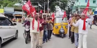 పుంగనూరులో తాడుతో ఆటోను లాగిన సీపీఐ నాయకులు