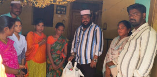 నిత్యవసర సరుకులు పంపిణీ|