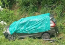 బహుద కాలువలోకి కారు దూసుకెళ్లి ఆరుగురికి గాయాలు.|