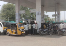 ఆసిఫాబాద్లో స్టాక్ బోర్డులు.ఇంధనం దొరక్క వాహనదారులు రైతుల అరిగోస.