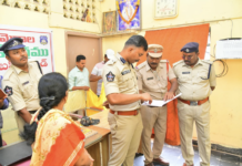 మార్కాపురం బస్టాండ్లో సీసీ కెమెరాలను పరిశీలించిన ఎస్పీ|