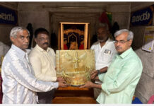 చౌడేపల్లి వేణుగోపాలస్వామికి పంచలోహ పాదపద్మాల బహుకరణ|