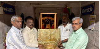 చౌడేపల్లి వేణుగోపాలస్వామికి పంచలోహ పాదపద్మాల బహుకరణ|