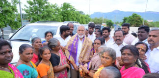 తిరుపతి వద్ద పవిత్ర వకుళ మాత ఆలయంలో అక్షరాభ్యాస వేడుక| వకుళమాత ఆలయంలో నూతన మండపాన్ని ప్రారంభించి, చిన్నారులకు స్వయంగా అక్షరాభ్యాసం చేయిస్తున్న టీటీడీ చైర్మన్ బి.ఆర్. నాయుడు మరియు ఎమ్మెల్యే పులివర్తి నాని.