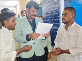 ఆదోని పట్టణంలోని ఫుడ్ కమిషనర్ తన కీలు|