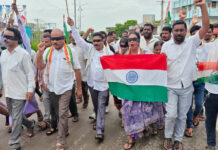 రాహుల్ గాంధీ అక్రమ అరెస్ట్పై ఆసిఫాబాద్లో కాంగ్రెస్ ధర్నా|