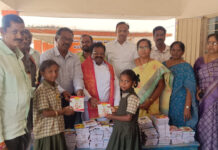 విద్యార్థులకు 455 ఉచిత నోట్ బుక్స్ పంపిణీ|