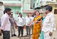 మురుగునీటి సమస్యపై మాజీ కార్పొరేటర్ పరిశీలన.|