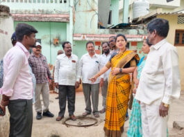 మురుగునీటి సమస్యపై మాజీ కార్పొరేటర్ పరిశీలన.|