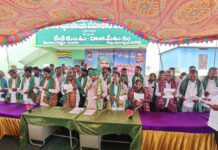 బిల్లా ఐలయ్య సమక్షంలో ప్రమాణ స్వీకారం చేస్తున్న పాలకవర్గం|