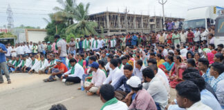 చింతూరు ఐటిడిఏ ముందు గిరిజనుల ధర్నా!