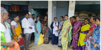 వచ్చే నెల నుండి గ్రామం మధ్యలోనే రేషన్ షాపు నిర్వహించాలి – డీలర్ మేడం గారిని కోరిన బాబాపూర్ సర్పంచ్ సత్రవేణి రాజన్న మరియు గ్రామస్థులు|
