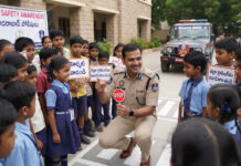 హైదరాబాద్ IPS అధికారి పిల్లలకు రోడ్డు భద్రత|