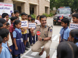 హైదరాబాద్ IPS అధికారి పిల్లలకు రోడ్డు భద్రత|