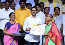 మలివిడతలో 2,634మందికి పట్టాలు పంపిణీ చేసిన మంత్రి లోకేష్|