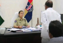 ఆసిఫాబాద్ ప్రజావాణిలో అర్జీలు స్వీకరించిన ఎస్పీ నితికా పంత్|