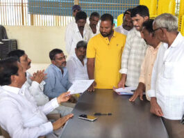 యర్రగొండపాలెం టీడీపీ కార్యాలయంలో జరిగిన ప్రజాదర్బార్ కార్యక్రమంలో పాల్గొన్న కూటమి నాయకులు.