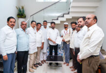 కొడంగల్లో తన ఓటును నమోదు చేసుకున్న సీఎం రేవంత్ రెడ్డి|