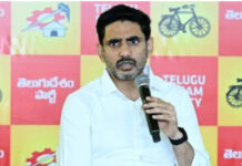 బాధితుల్ని గాలికొదిలి నిందితుడికి పరామర్శనా?: లోకేష్|