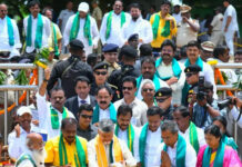 కృష్ణ-గోదావరి సంగమం వద్ద భక్తిశ్రద్ధలతో జలహారతి|