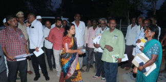 పొదిలి పట్టణంలో సర్ కార్యక్రమం జరుగుతున్న తీరును పరిశీలించిన|