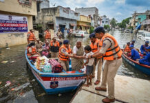 విజయవాడ వరద సమయంలో ఏపీ పోలీసుల సహాయక చర్యల వివరాలు|