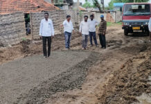 బాబాపూర్: రోడ్డుకు రెడీమిక్స్ కంకర వేయించిన సర్పంచ్|