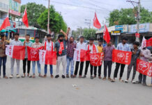 ఎమ్మిగనూరు సోమప్ప సర్కిల్లో విద్యార్థి సంఘాల ధర్నా|