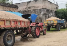 అక్రమంగా ఇసుక తరలిస్తున్న ట్రాక్టర్లు సీజ్ |