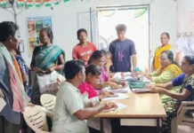 ప్రత్యేక ఓటర్ల జాబితా సవరణ ప్రక్రియను తనిఖీ చేసిన ఎంపీడీవో