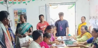 ప్రత్యేక ఓటర్ల జాబితా సవరణ ప్రక్రియను తనిఖీ చేసిన ఎంపీడీవో