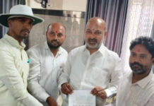 బండి సంజయ్కి బీజేపీ నేతల మెమోరాండం |