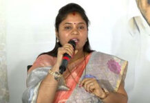 సెల్ఫోన్ లైట్లలో వైద్యం దౌర్భాగ్యం |