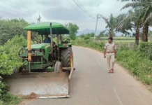 రోడ్డుపక్కన పిచ్చి మొక్కలు తొలగింపు |