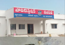 పోలీస్ స్టేషన్లో ప్రమాదం సీలింగ్ పెచ్చులు ఊడిపడి ఏఎస్ఐ కి గాయాలు|