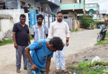 ఆసిఫాబాద్లో పైప్లైన్ సమస్య పరిష్కరించిన కౌన్సిలర్ కార్తీక్|