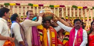 మై హోమ్ భూజాలో ,భక్తి ముసుగులో భారీ స్కెచ్: లడ్డూ పంచాడు.. కోట్లు కొట్టేశాడు!|