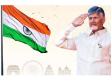 స్వర్ణాంధ్ర-2047: అమరావతిలో జెండా ఎగరేసిన చంద్రబాబు|