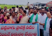 ఆసిఫాబాద్ హైవే దిగ్బంధం.. రైతులతో ఎమ్మెల్యే కోవ లక్ష్మి ధర్నా |