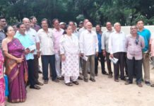 మదనపల్లె: పాస్ పుస్తకాలు మంజూరు చేయాలని రైతుల వినతి|